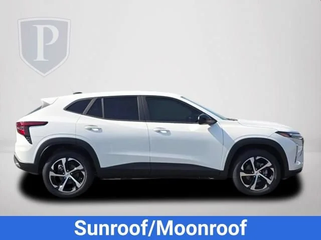 New 2026 Summit White Chevrolet 1RS image 5