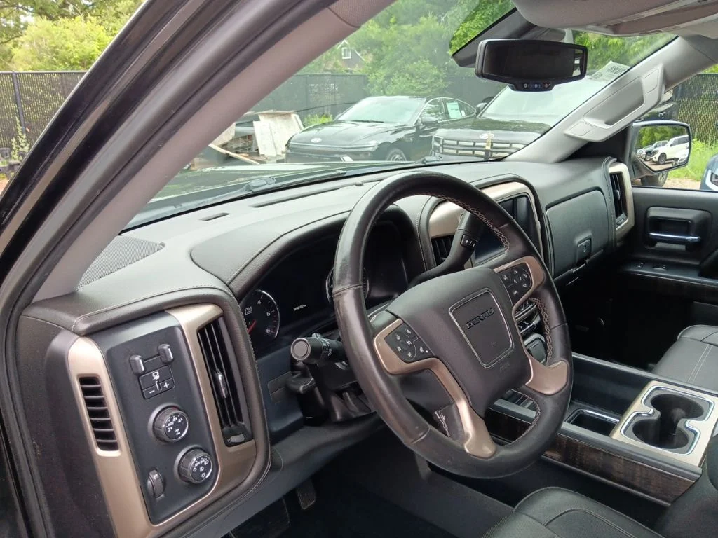 Used 2016 Onyx Black GMC Denali image 23
