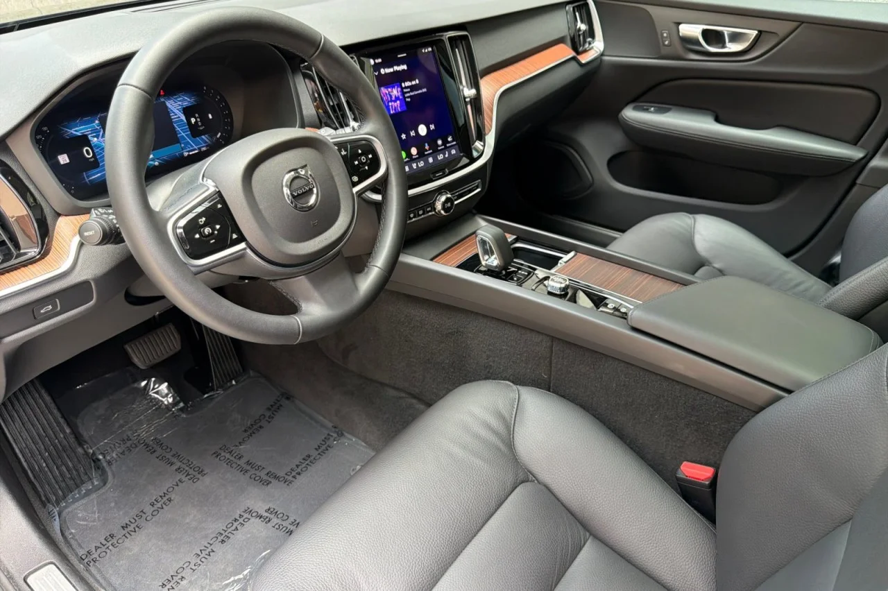 Used 2025 GREY Volvo Plus image 9