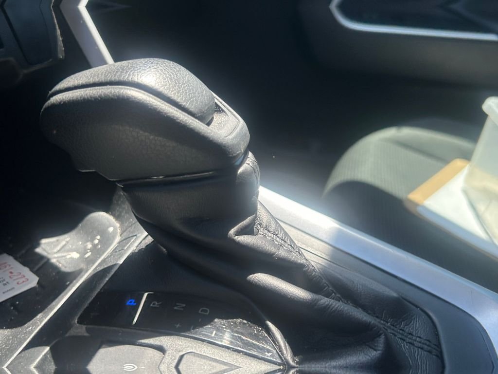 Used 2019 White Toyota LE image 27