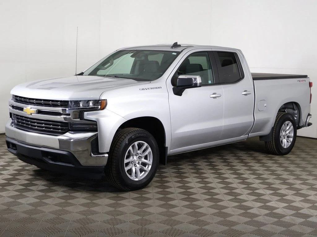 Used 2022 Silver Ice Metallic Chevrolet LT image 7
