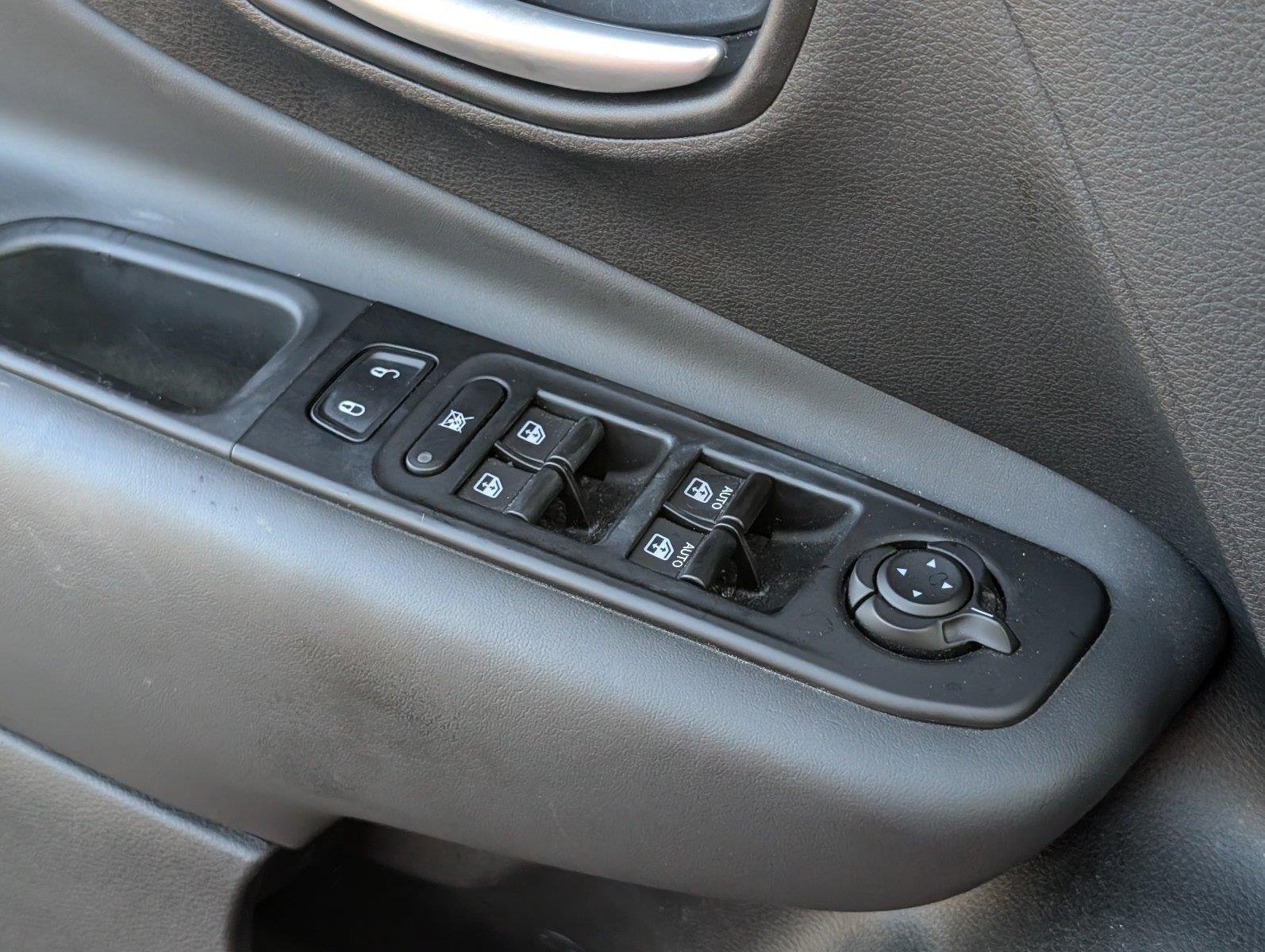 Used 2023 Colorado Red Clearcoat Jeep Latitude image 19
