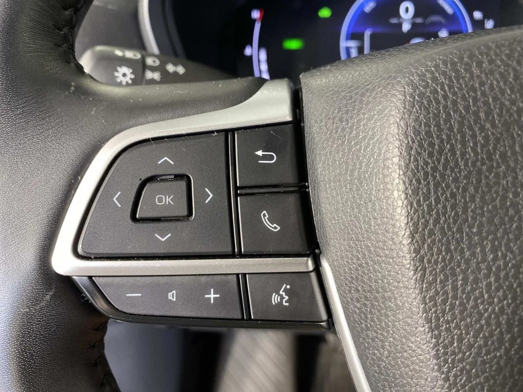 Used 2025 Cloud Toyota XLE image 17