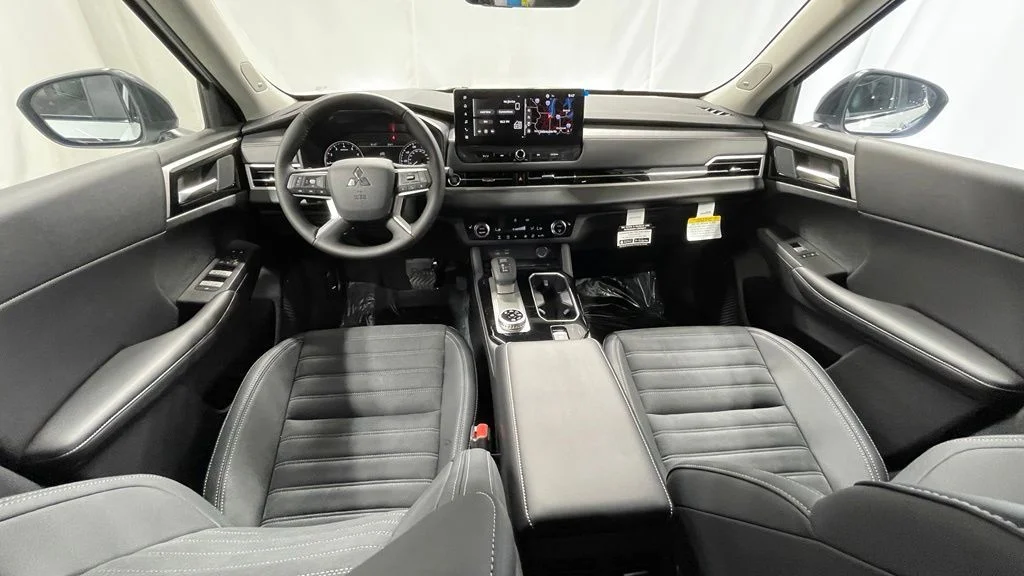 New 2026 White Diamond/Black Roof Mitsubishi TRAIL EDITION S-AWC image 10