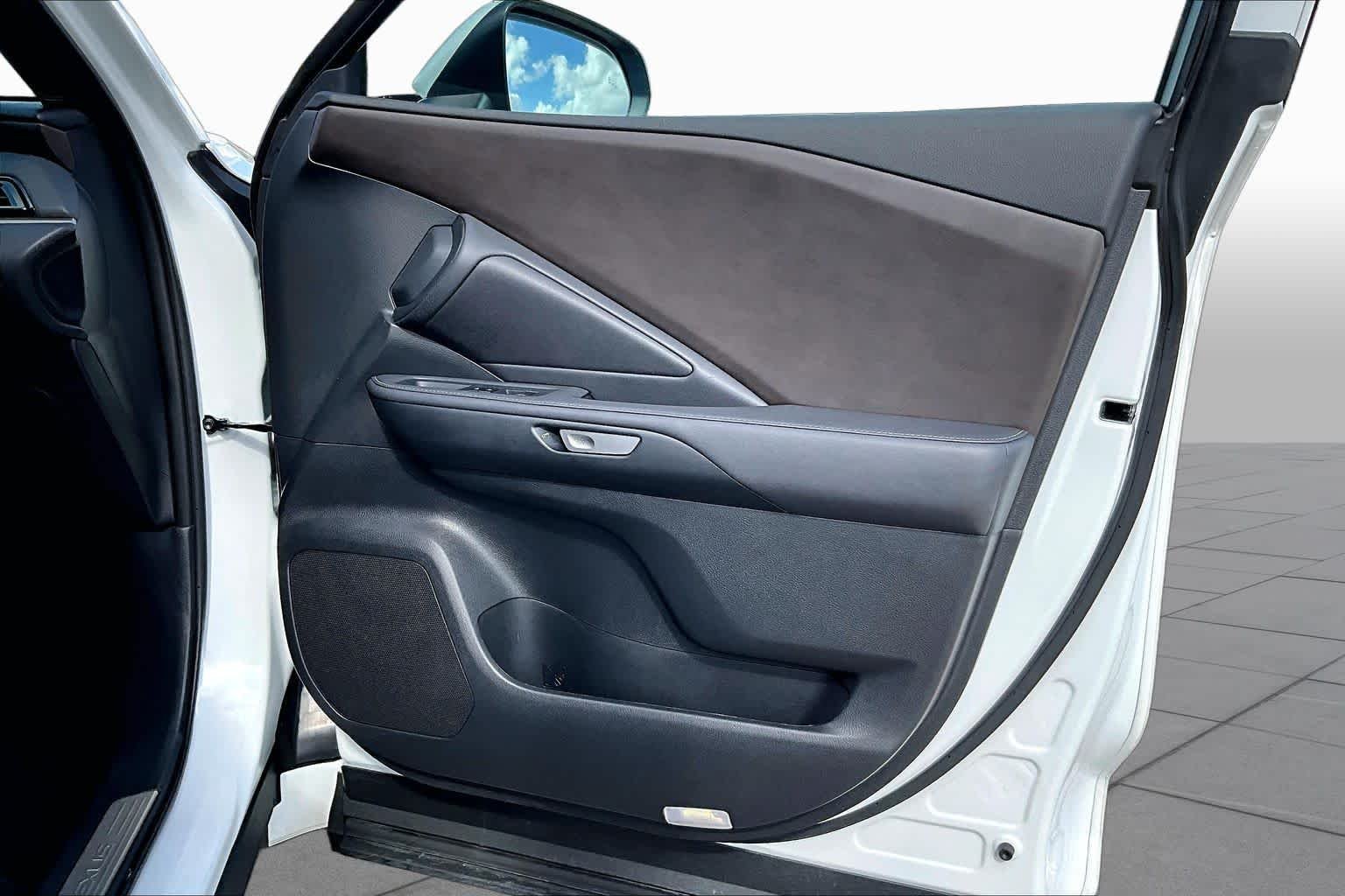 Used 2025 Wind Chill Pearl Lexus Premium image 23