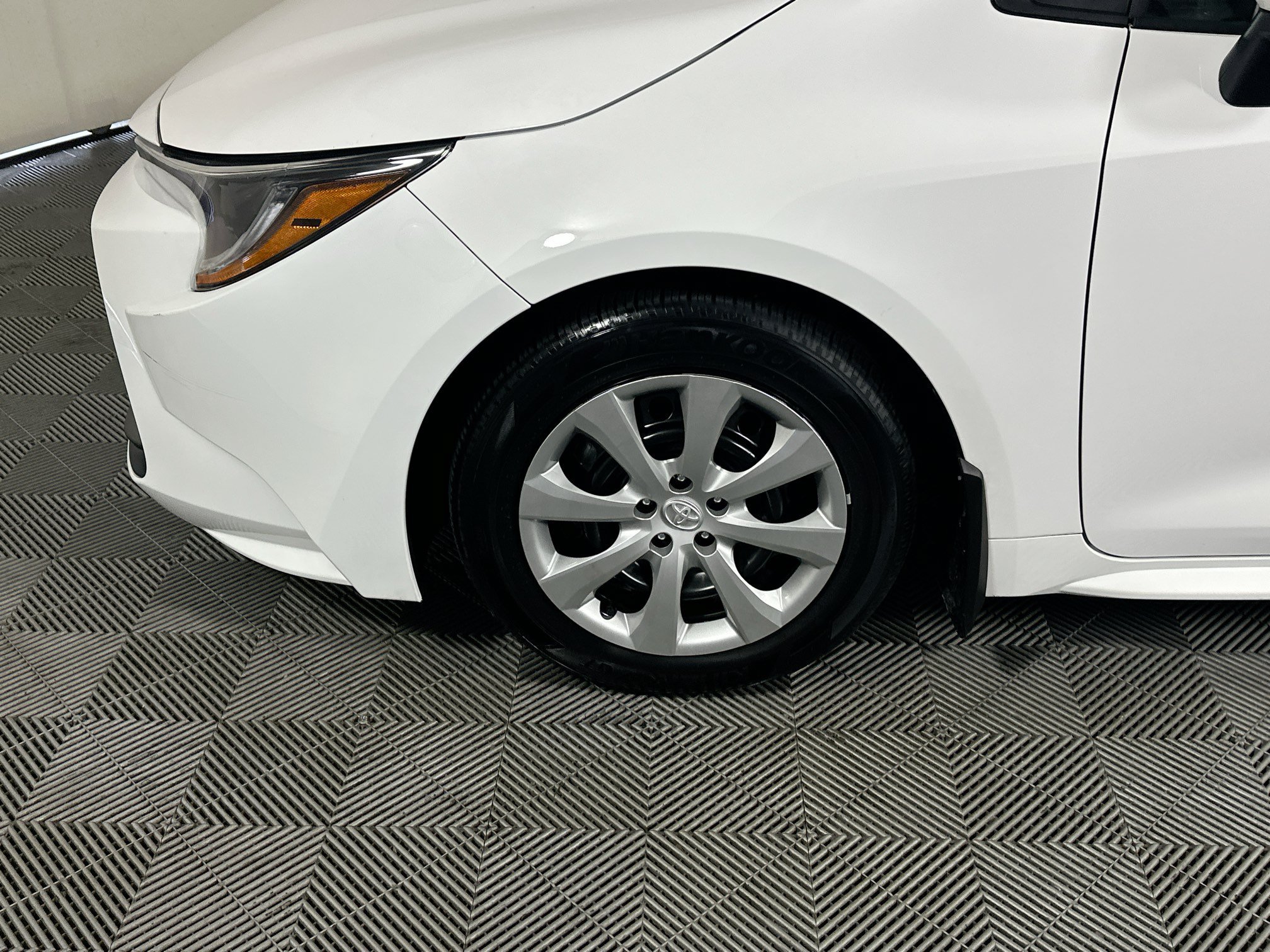 Certified Used 2025 Ice Toyota LE image 11