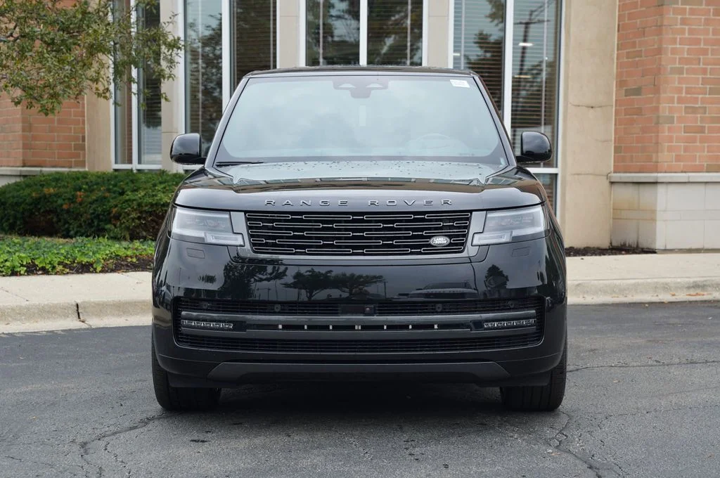 New 2026 Santorini Black Land Rover SE image 4