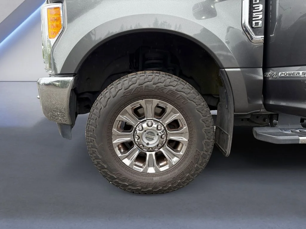 Used 2017  Ford Lariat image 10