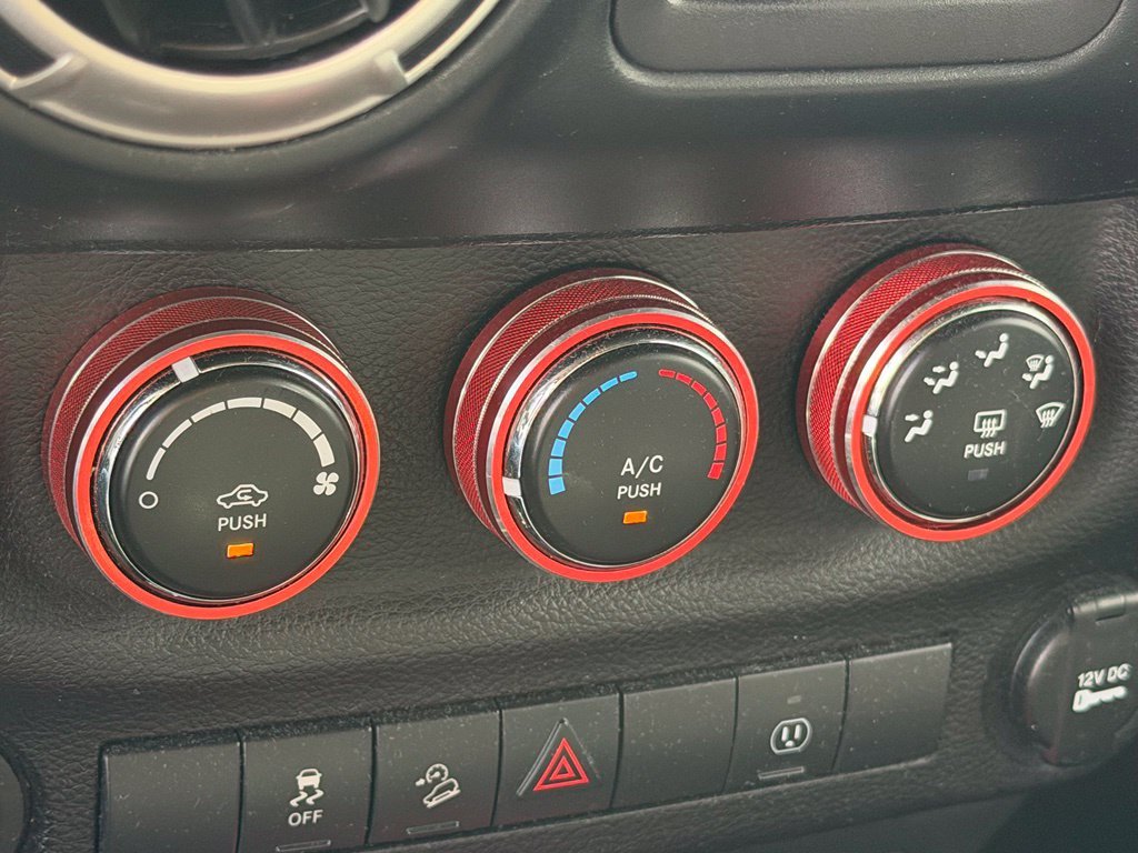 Used 2018 Black Jeep Unlimited Sahara image 20
