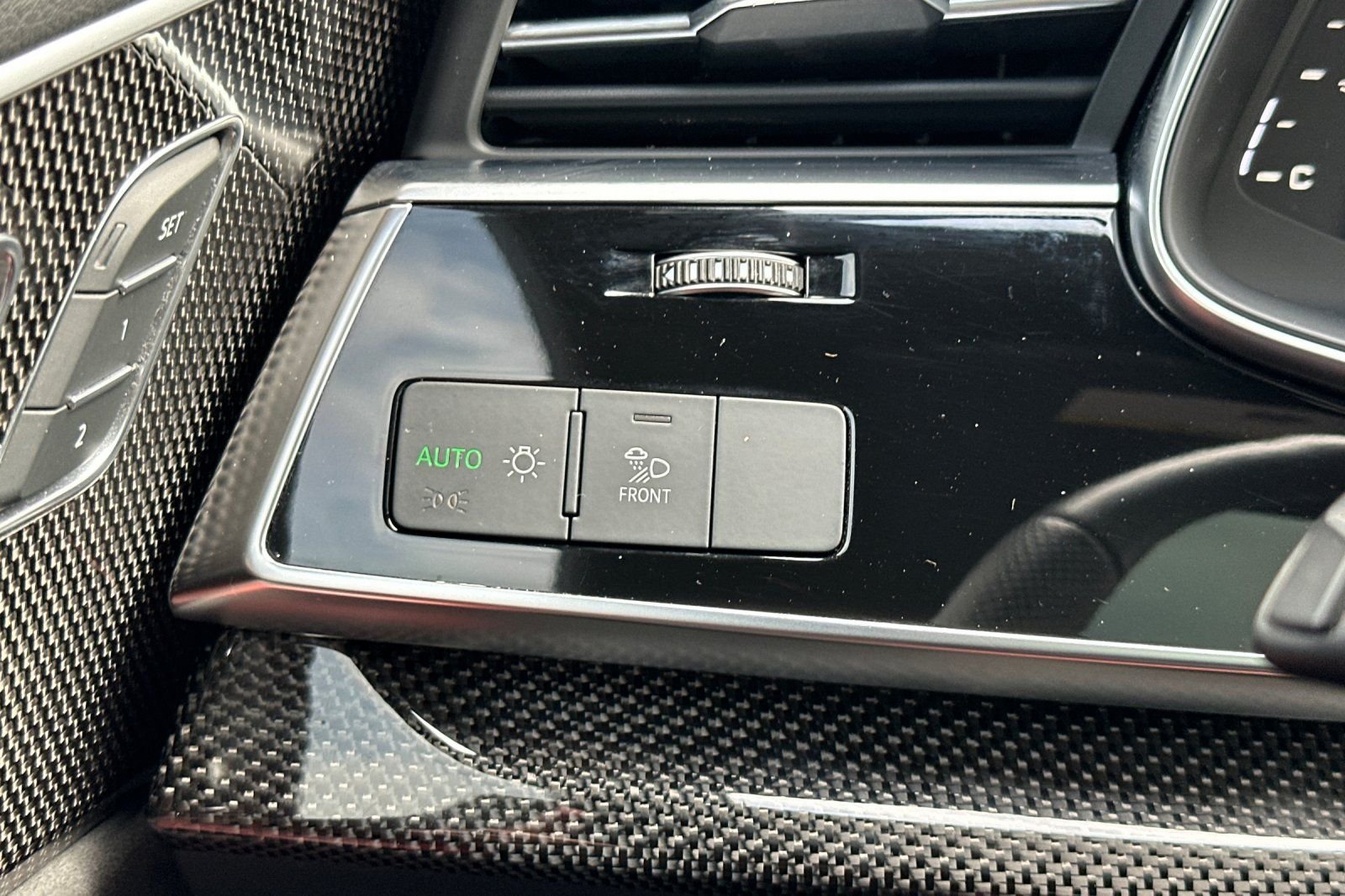 Used 2021 White Audi 4.0T Premium Plus image 32