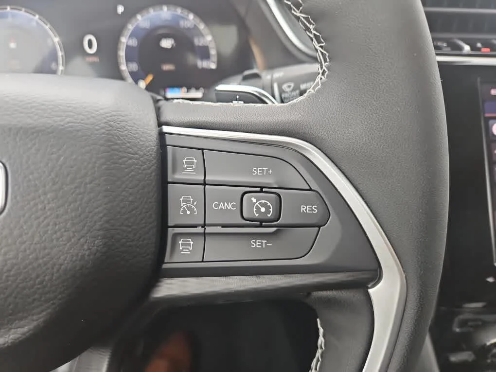 New 2026 Silver Zynith Jeep Laredo X image 23