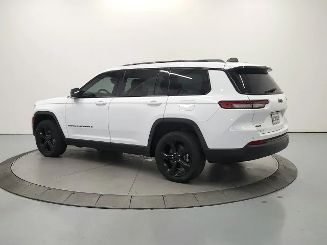 Used 2024 White Jeep Altitude X image 6