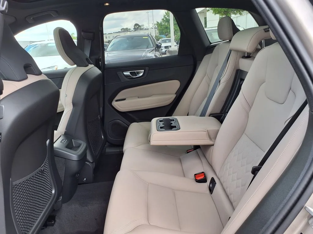 New 2026 Bright Dusk Volvo Plus image 15