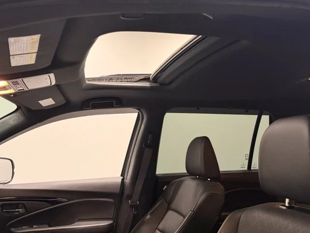 Used 2020 Black Honda Touring image 29