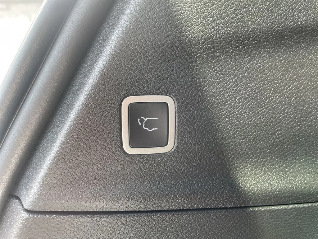 2026 Chrysler Pacifica Select - Photo 11