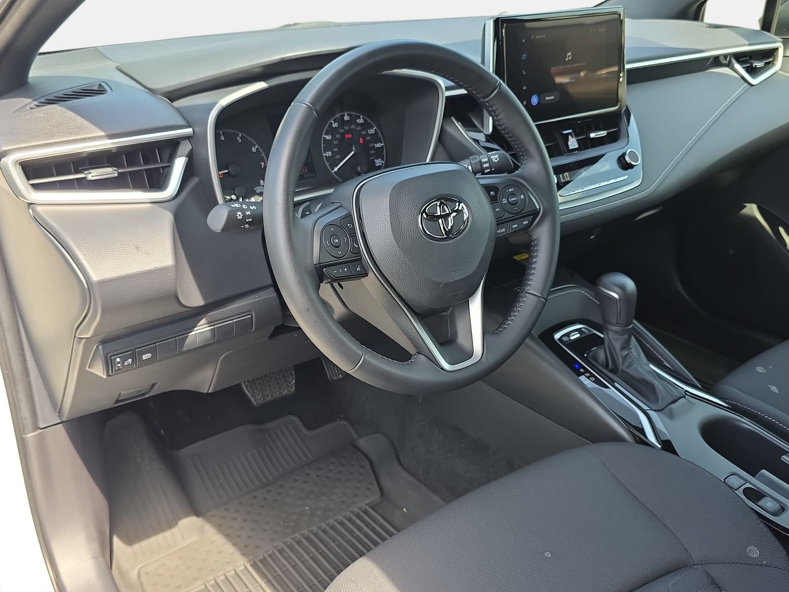 2026 Toyota Corolla Hatchback SE - Photo 15