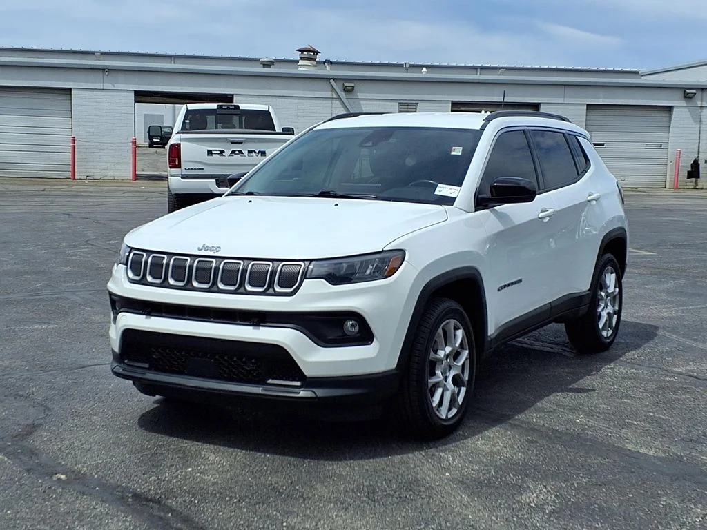 Certified Used 2022 White Jeep Latitude Lux image 2