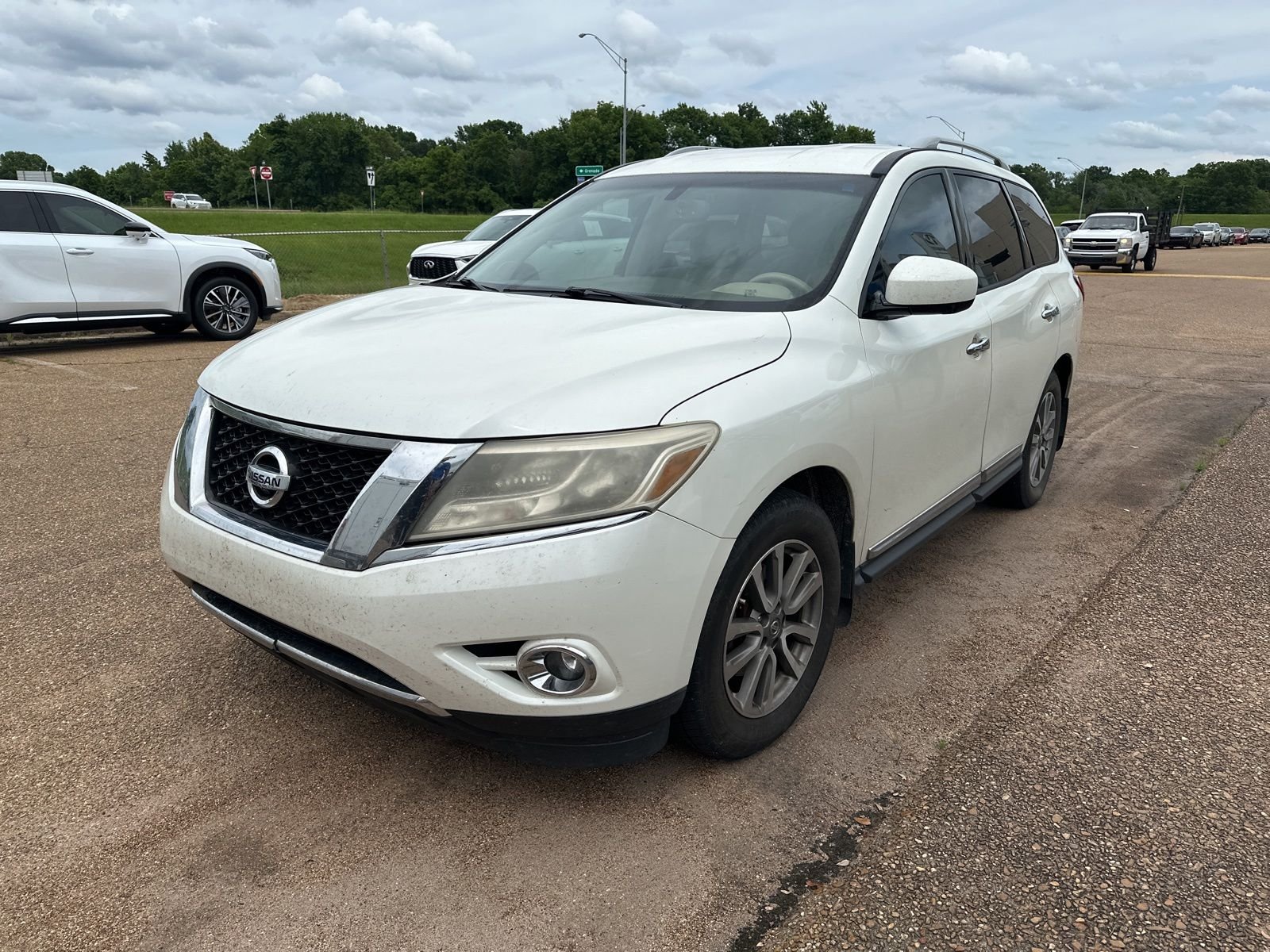 2015 Nissan Pathfinder's photo
