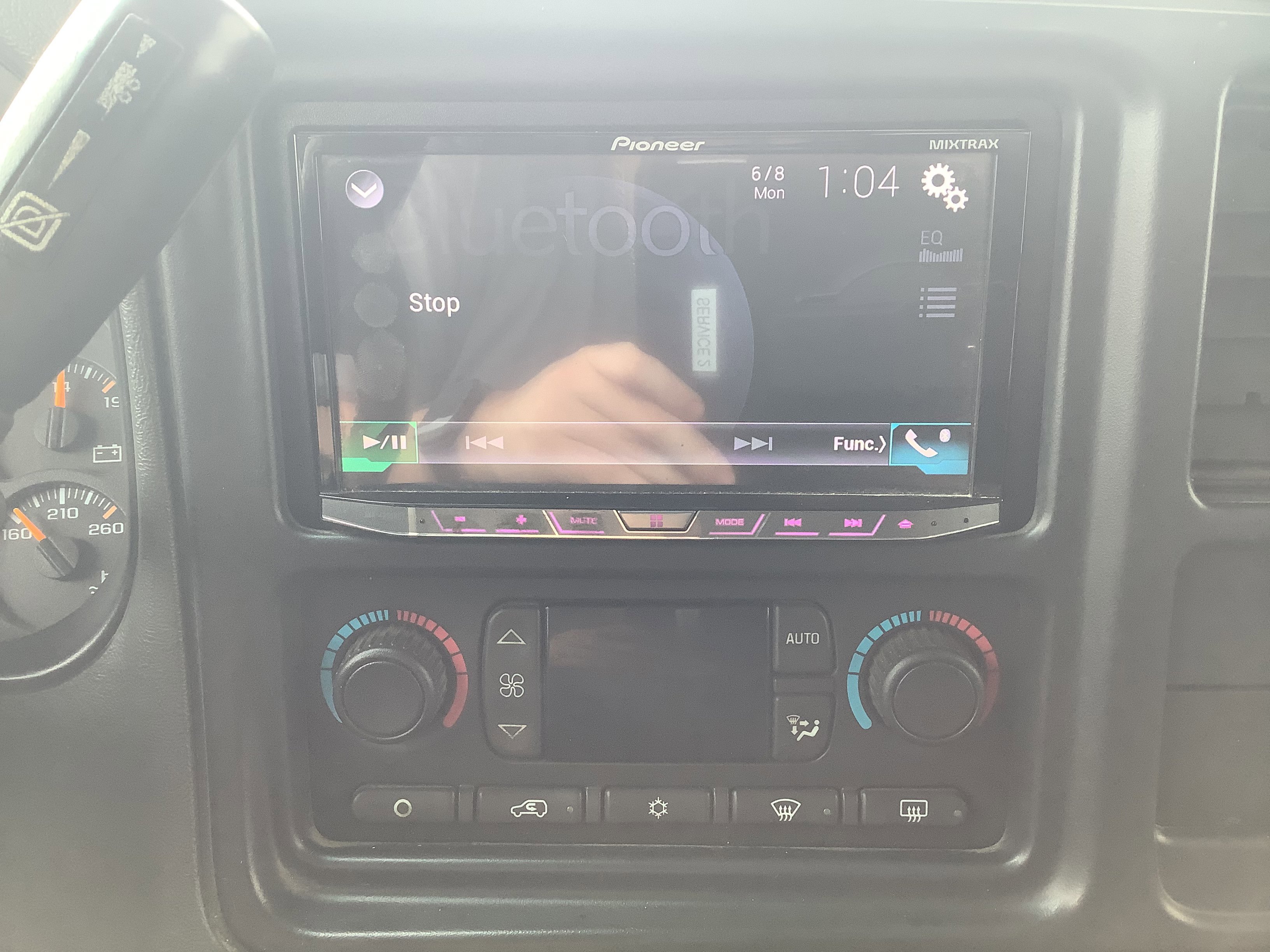 Used 2004 White GMC SLE image 15