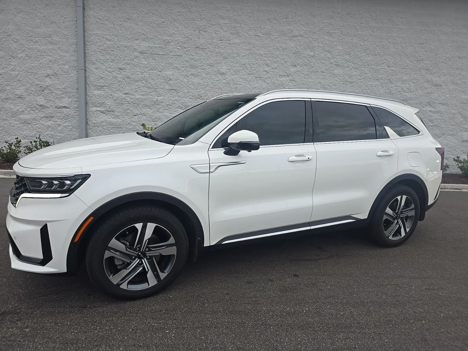 2023 Kia Sorento SX Prestige Hybrid AT 4WD's photo