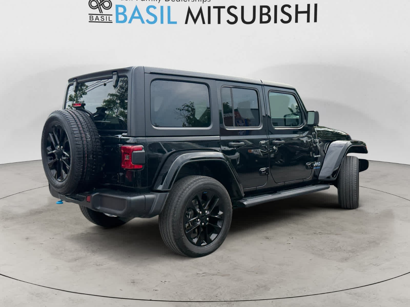 Used 2023 Black Clearcoat Jeep Sahara image 5