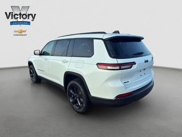 Used 2025 White Jeep Altitude X 4x4 image 5