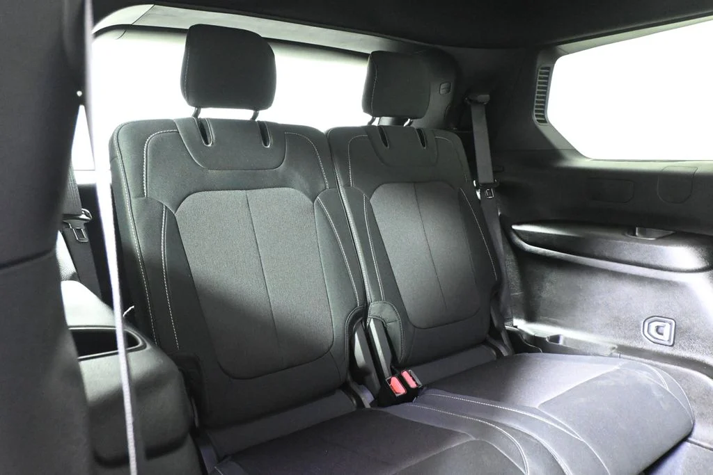 Used 2024 White Jeep Laredo image 39