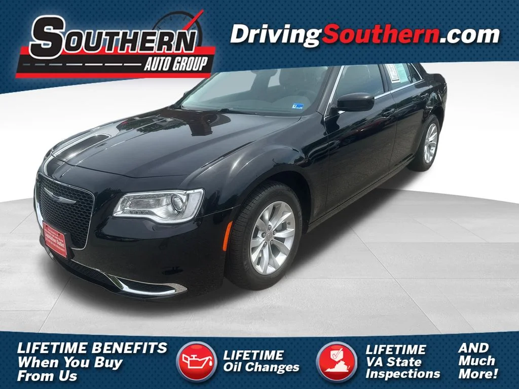2023 Chrysler 300 Touring's photo