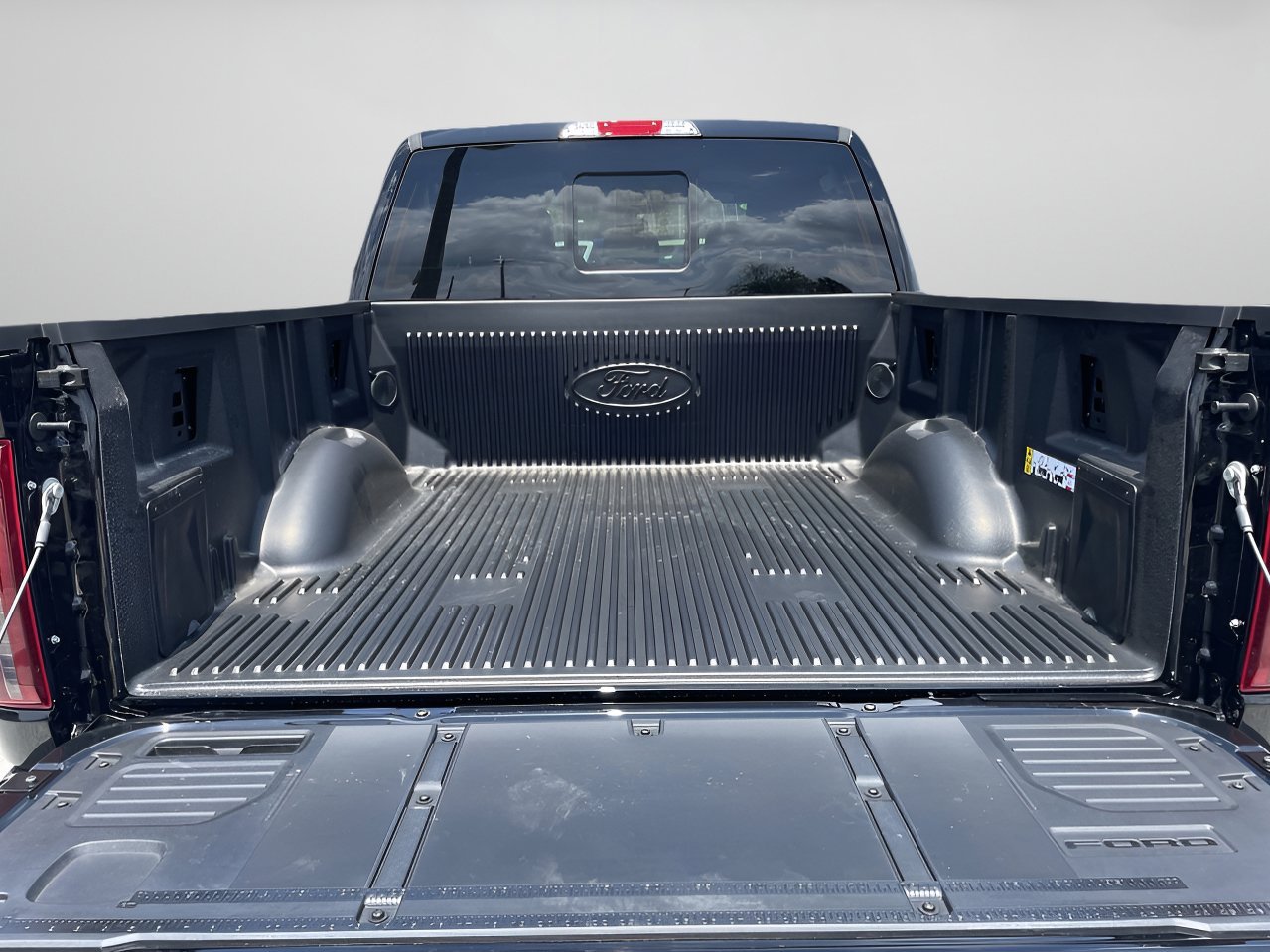 New 2026 Agate Black Metallic Ford XLT image 8