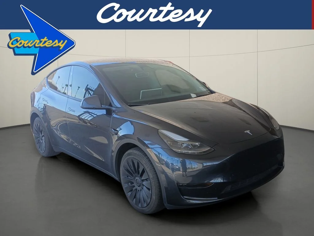 Used 2024  Tesla  image 1