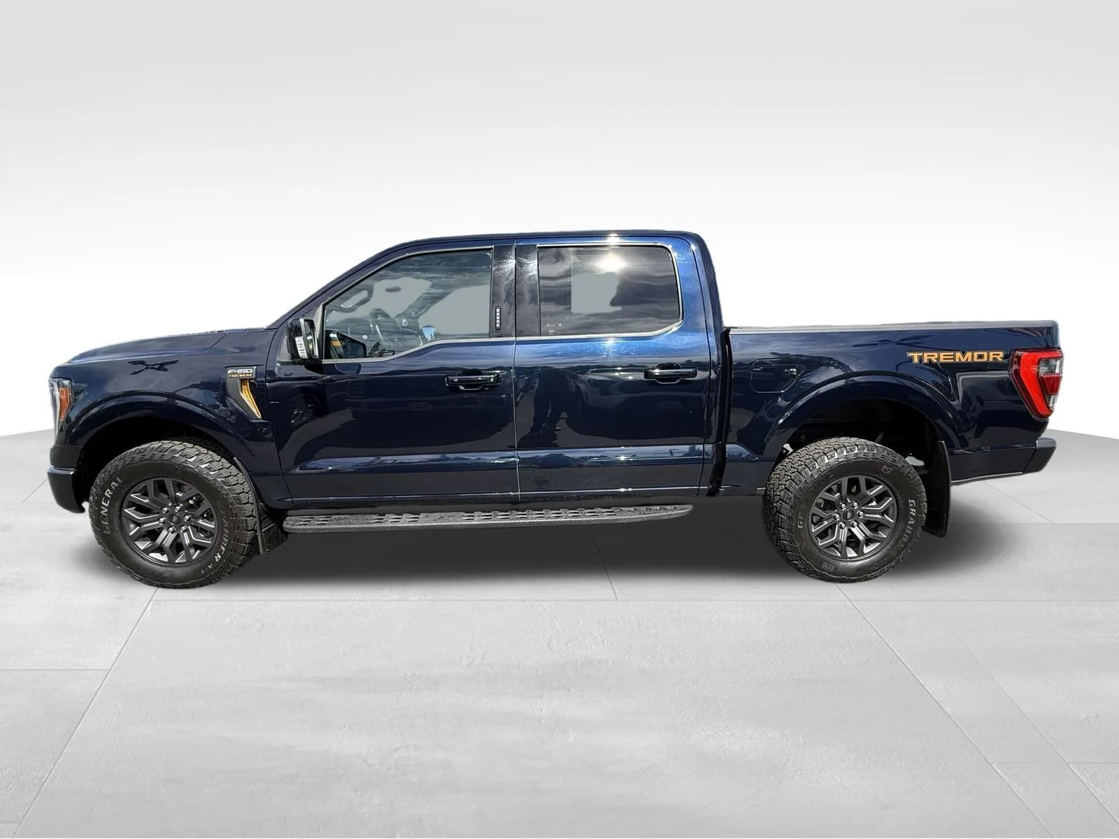 Used 2022 Blue Ford Tremor image 9