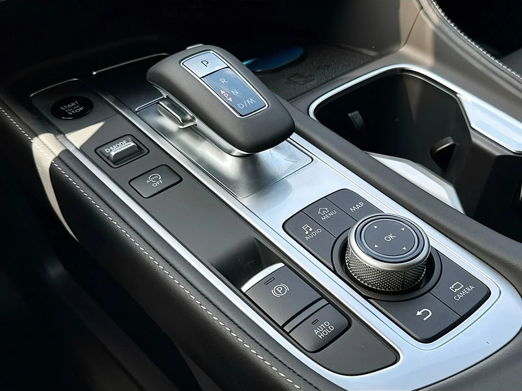 New 2027 MINERAL BLACK INFINITI Luxe FWD image 17