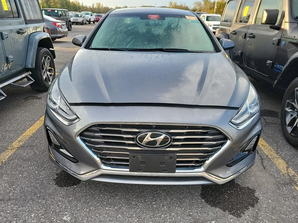 Certified Used 2019 Gray Hyundai SE image 5