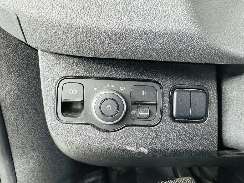 Used 2020  Mercedes-Benz  image 13
