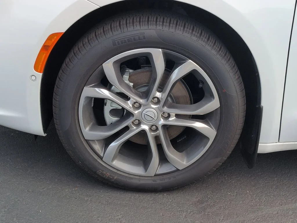 New 2026 Bright White Clear-Coat Exterior Paint Chrysler Pinnacle image 9