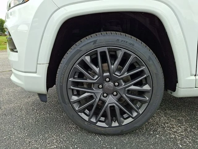 Used 2022 White Jeep Limited image 28