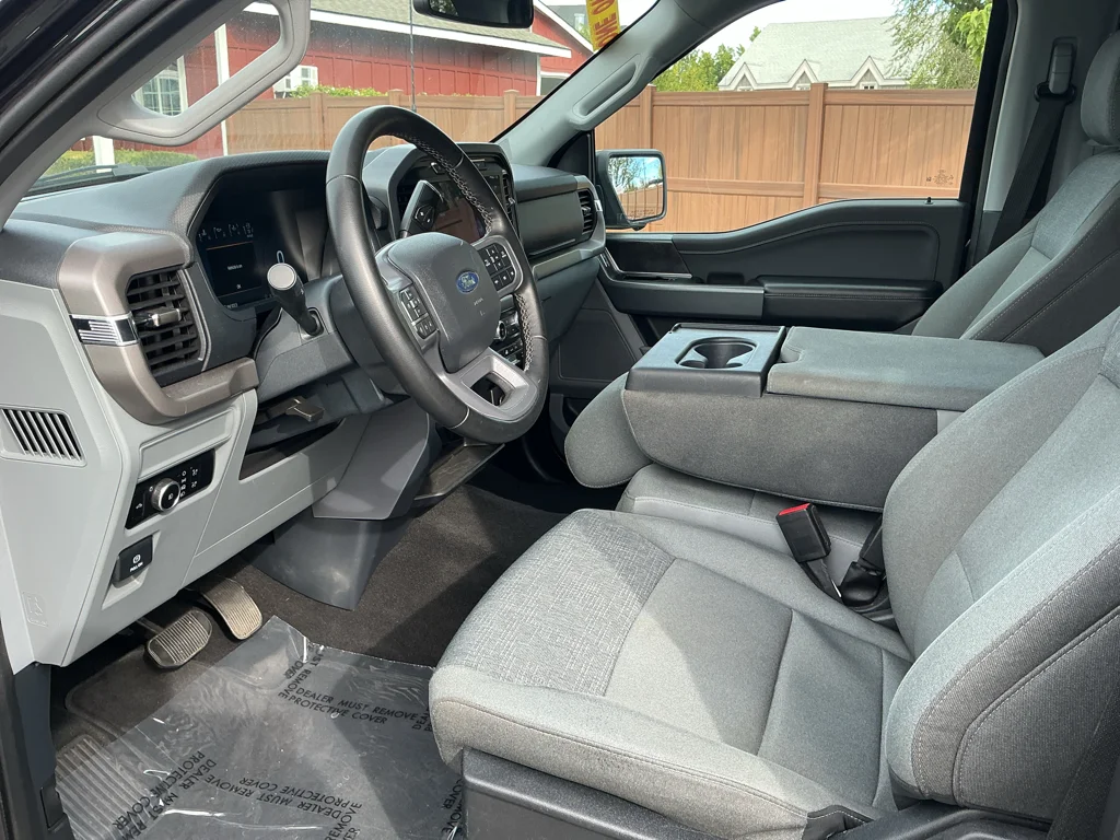 Used 2024 AGATE BLACK METALLIC Ford XLT image 11