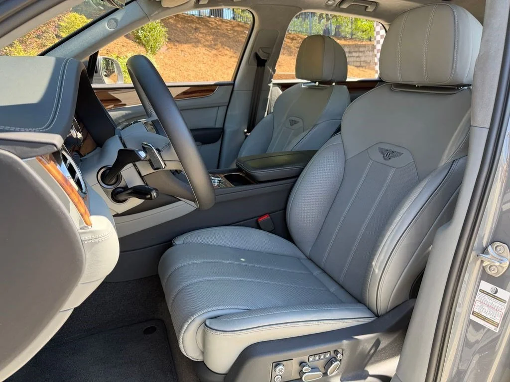 Used 2025 Gravity Gray Bentley Azure image 18