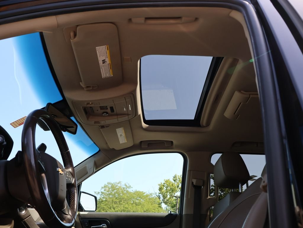 Used 2018 Black Chevrolet Premier image 33