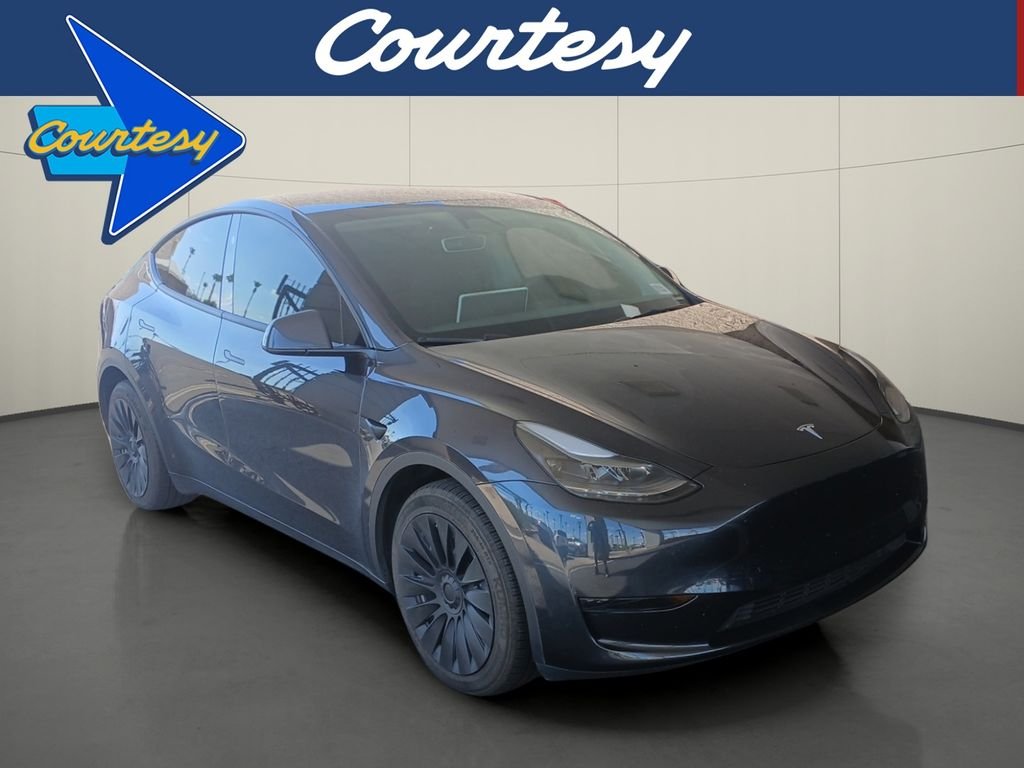 Used 2024  Tesla Standard Range image 1