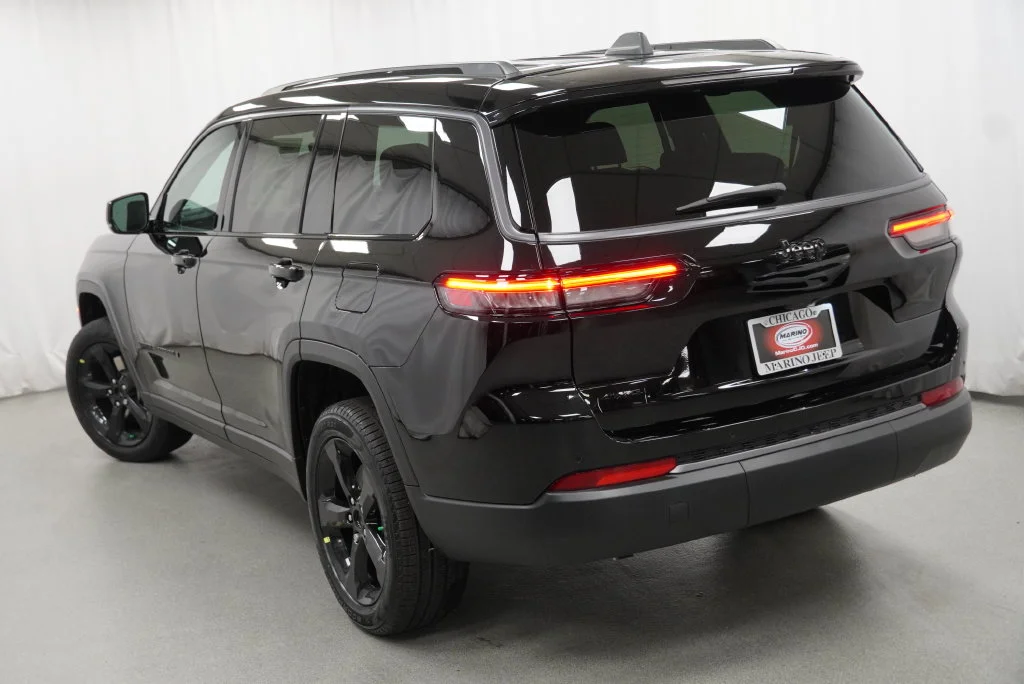New 2027 High-Gloss Black Paint Jeep Limited image 14
