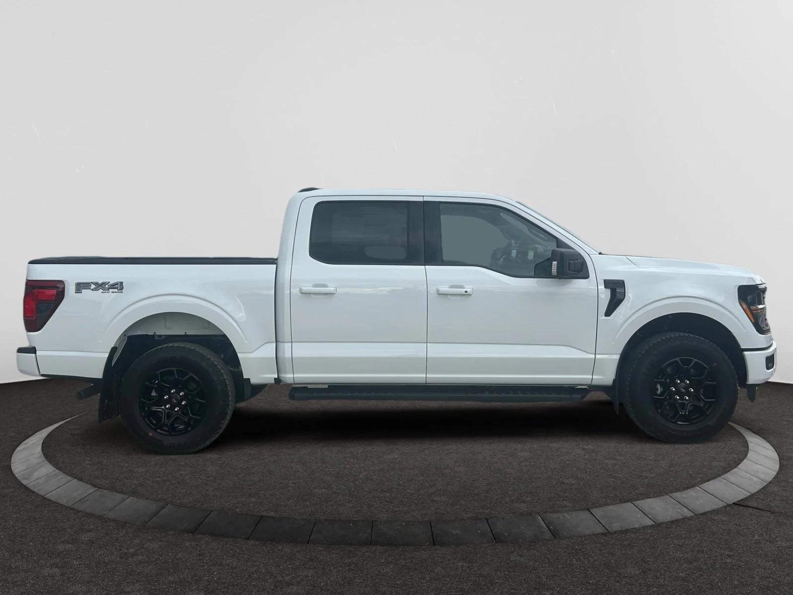 New 2026 Oxford White Ford XLT image 6