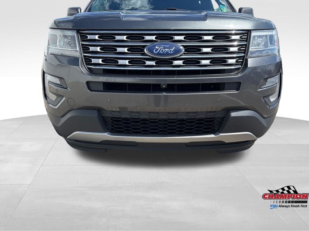 Used 2017 Gray Ford Limited image 5