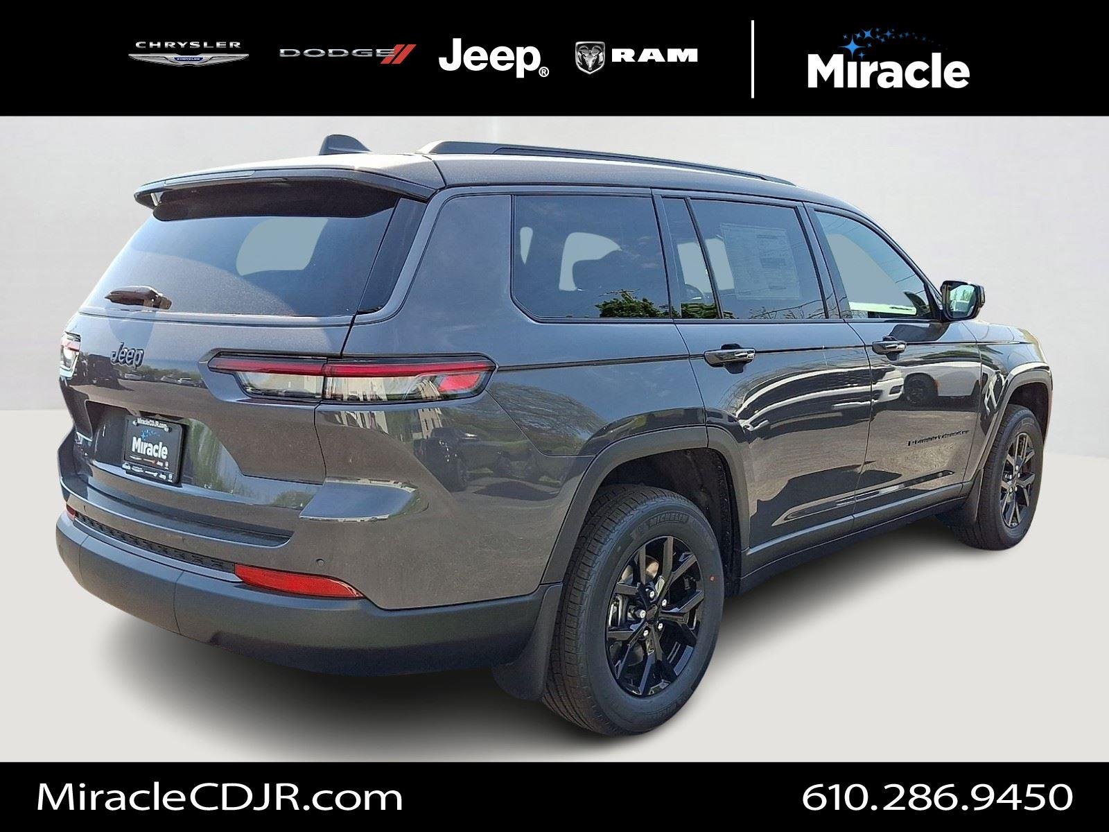 New 2026 Baltic Gray Metallic Clear-Coat Exterior Paint Jeep Laredo Altitude image 3