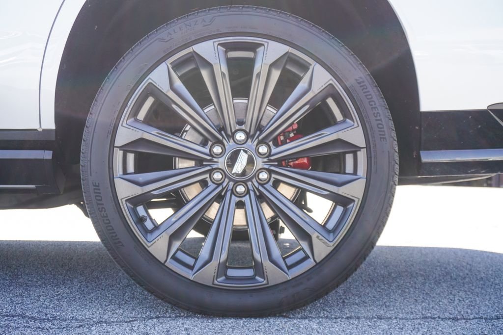 Used 2025 White Cadillac V-Series image 47