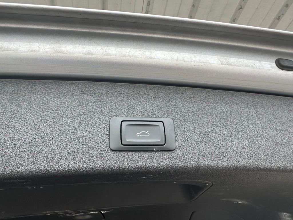 Used 2017  Audi 3.0T Prestige image 32