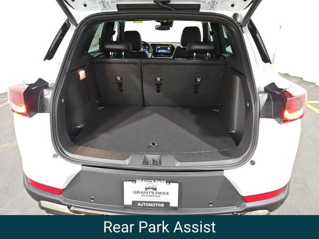 New 2026 Iridescent Pearl Tricoat Chevrolet ACTIV image 13
