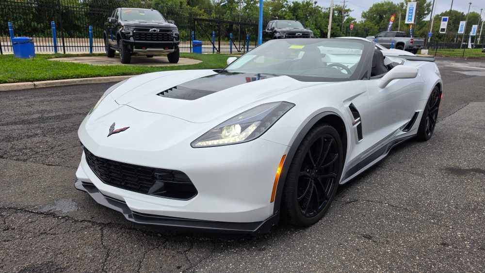 Used 2019 White Chevrolet Grand Sport 2LT image 4