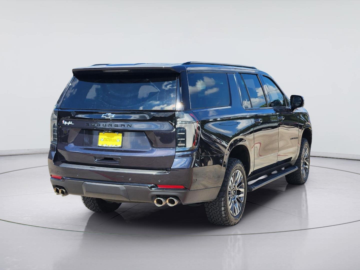 2025 Chevrolet Suburban photo 5 of 35