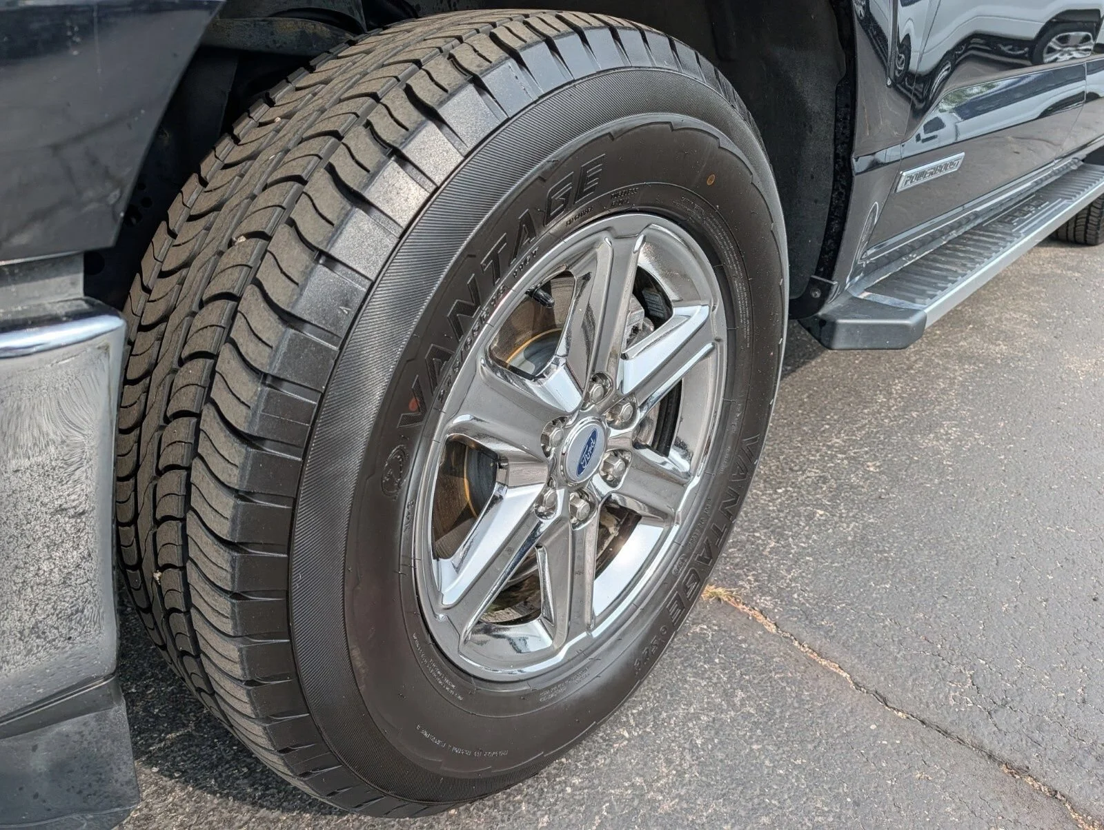 Used 2024 Black Ford XLT image 18